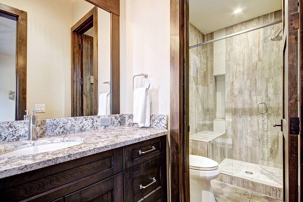Bathroom - Hawk's Hideaway - Breckenridge Vacation Rental Bathroom - Hawk's Hideaway - Breckenridge Vacation Rental