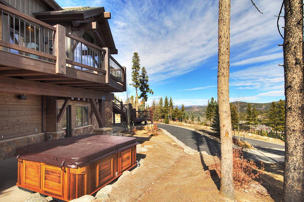 Hot Tub - Hawk's Hideaway - Breckenridge Vacation Rental Hot Tub - Hawk's Hideaway - Breckenridge Vacation Rental