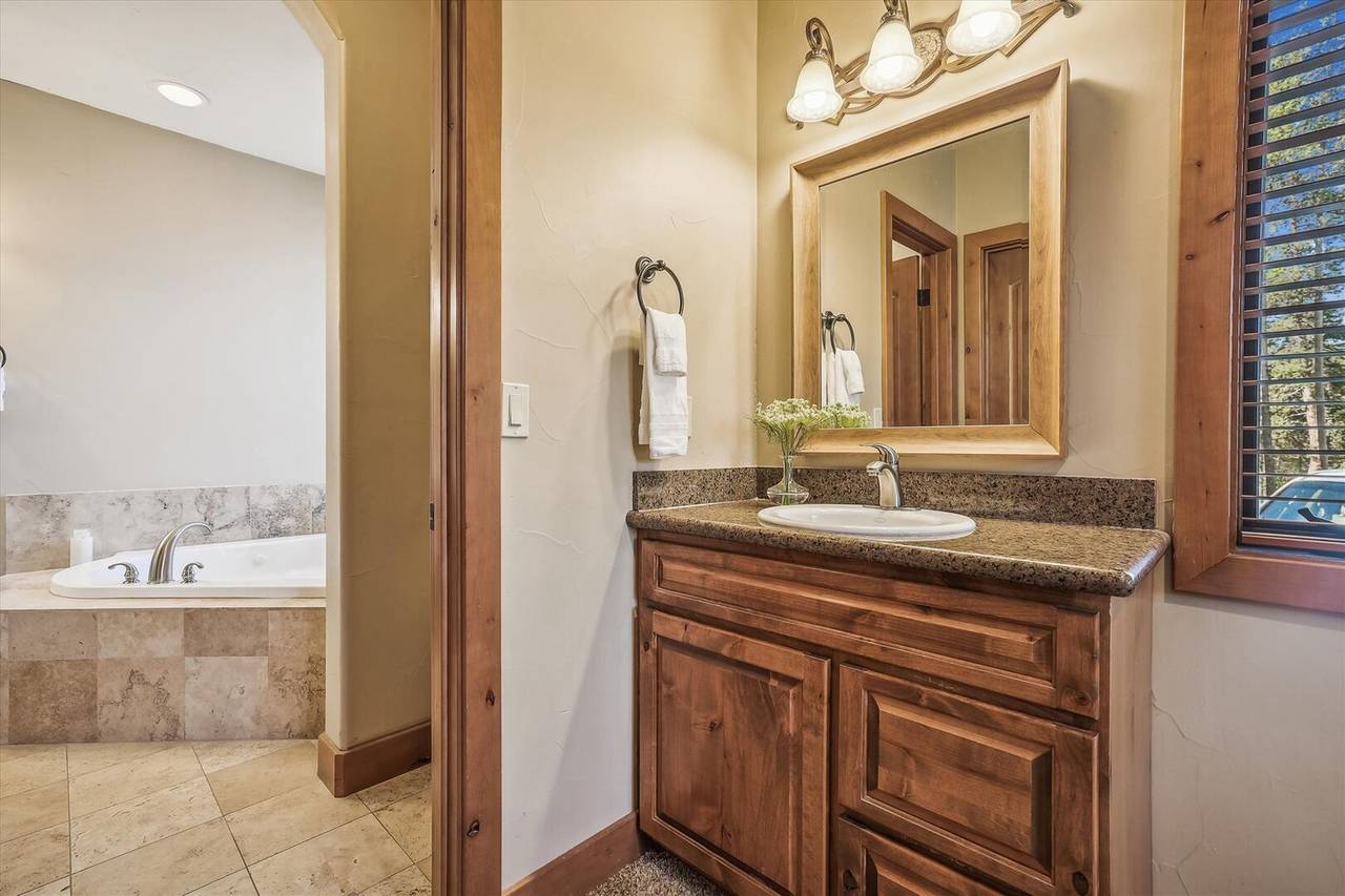 Bathroom - High Point Lodge - Breckenridge Vacation Rental Bathroom - High Point Lodge - Breckenridge Vacation Rental