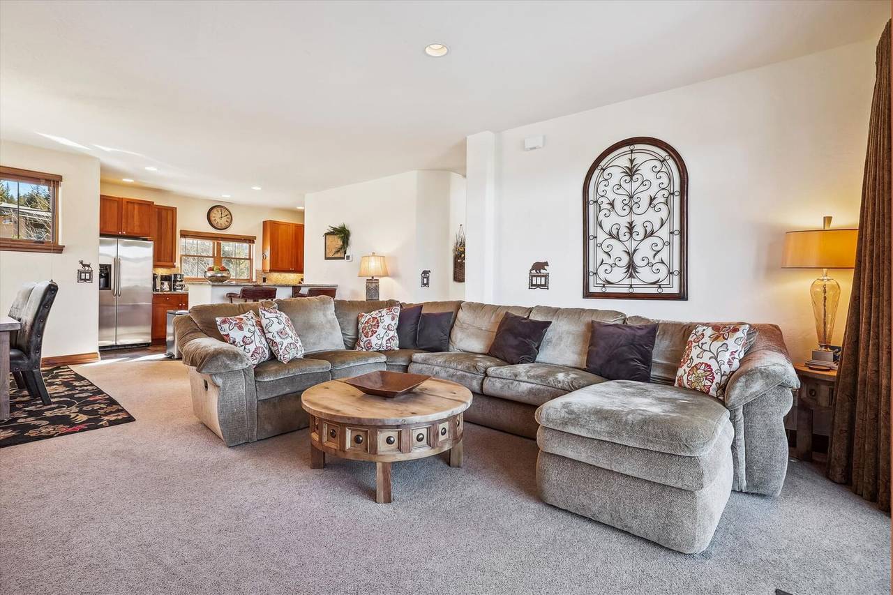 Living Room - Highland Greens 56 - Breckenridge Vacation Rental Living Room - Highland Greens 56 - Breckenridge Vacation Rental