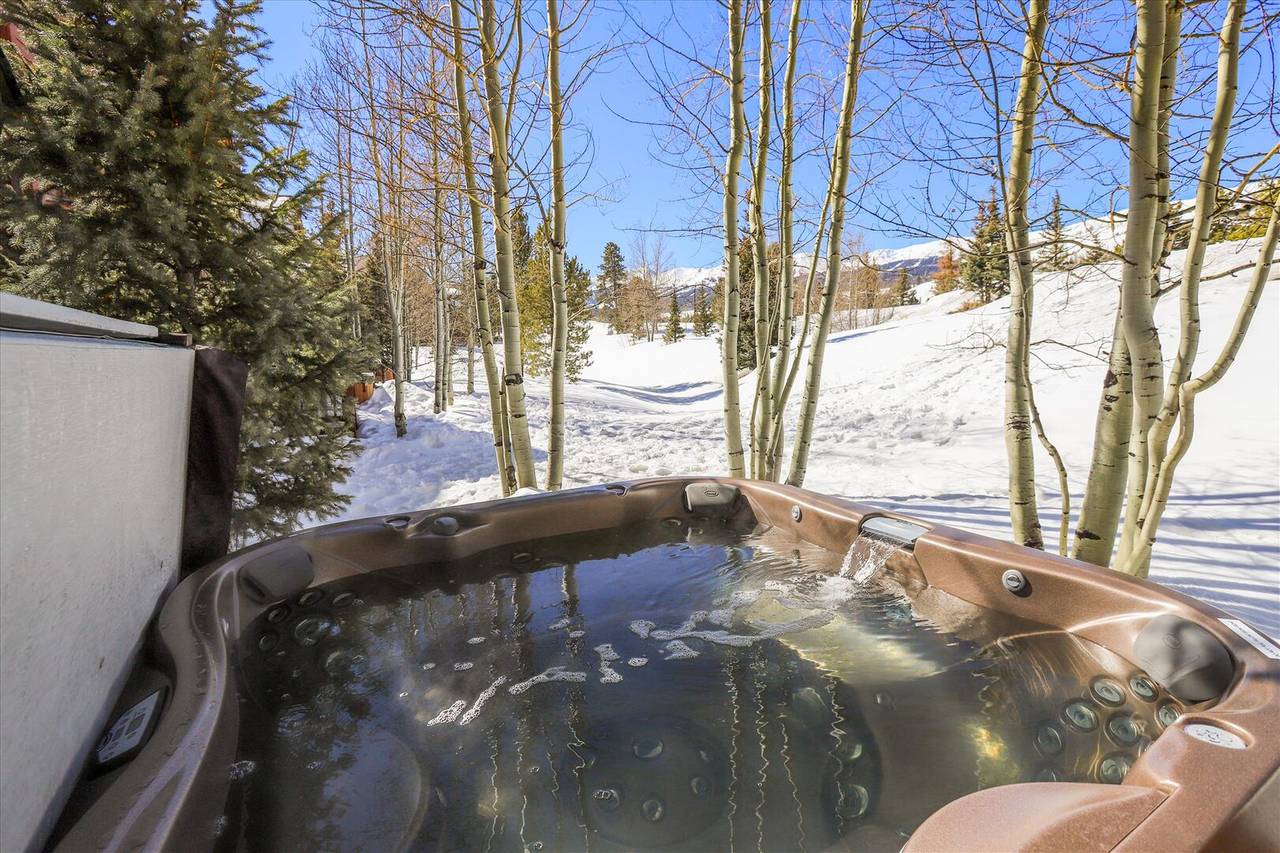 Hot Tub - Highland Greens 71 - Breckenridge Vacation Rental Hot Tub - Highland Greens 71 - Breckenridge Vacation Rental