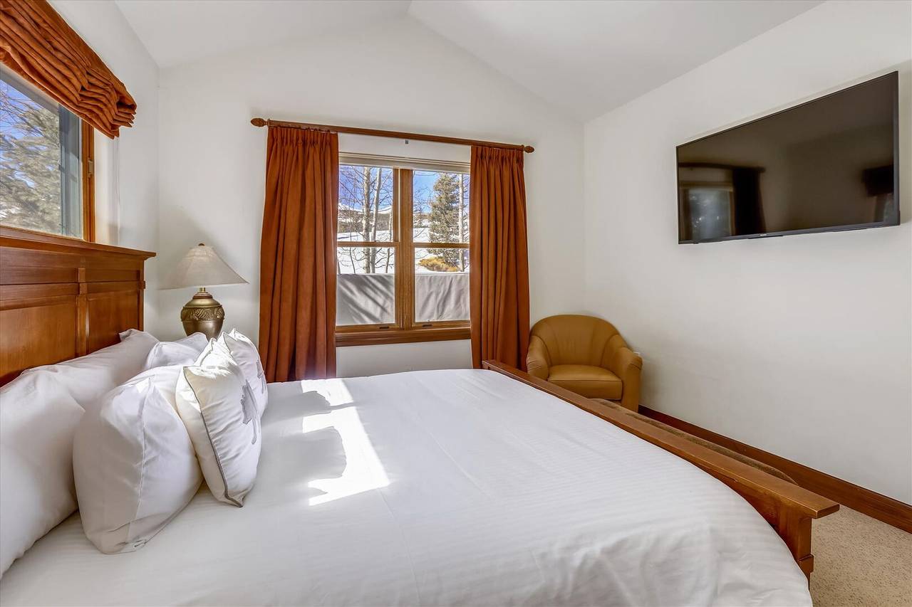 Bedroom - Highland Greens 71 - Breckenridge Vacation Rental Bedroom - Highland Greens 71 - Breckenridge Vacation Rental