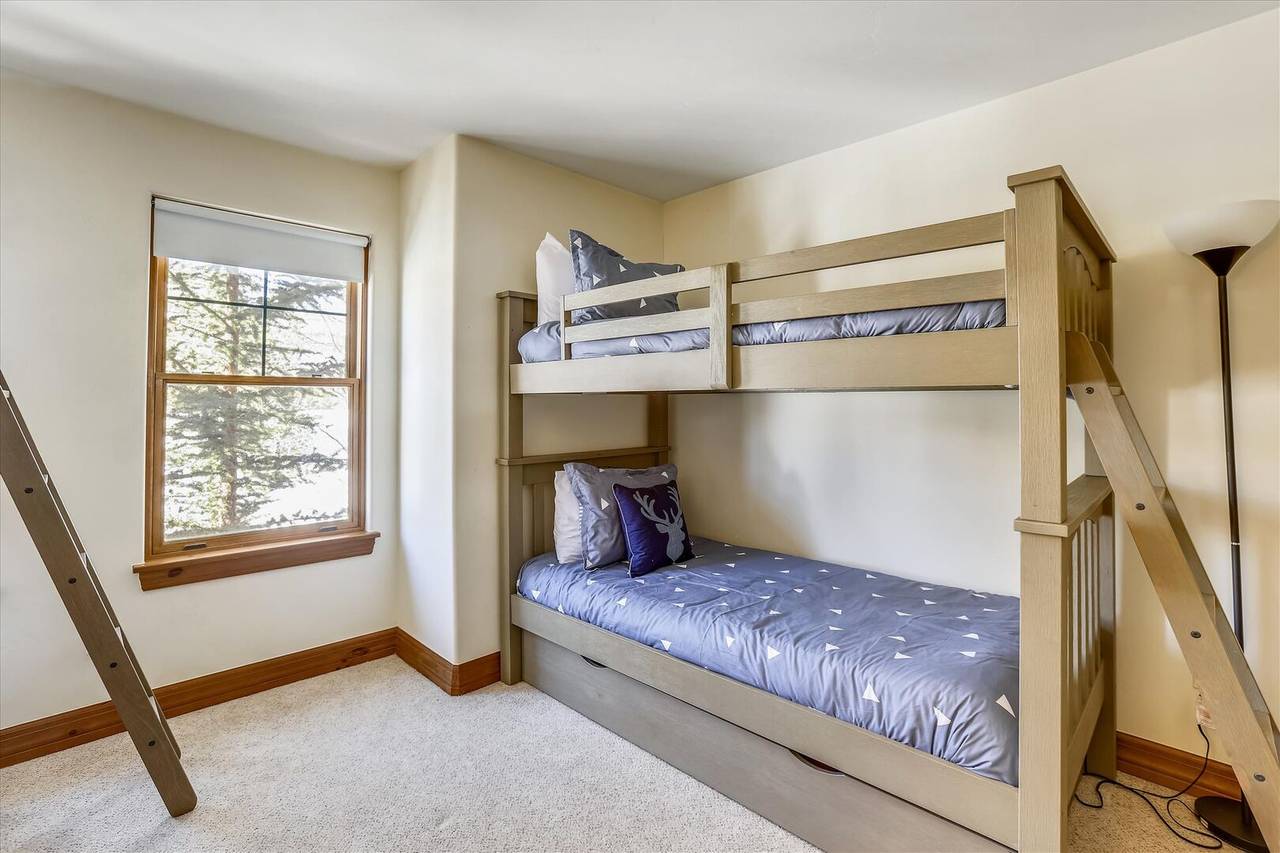 Bedroom - Highland Greens 71 - Breckenridge Vacation Rental Bedroom - Highland Greens 71 - Breckenridge Vacation Rental