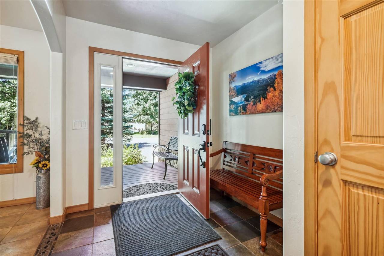 Entry - Legend Lake Lookout - Silverthorne Vacation Rental Entry - Legend Lake Lookout - Silverthorne Vacation Rental