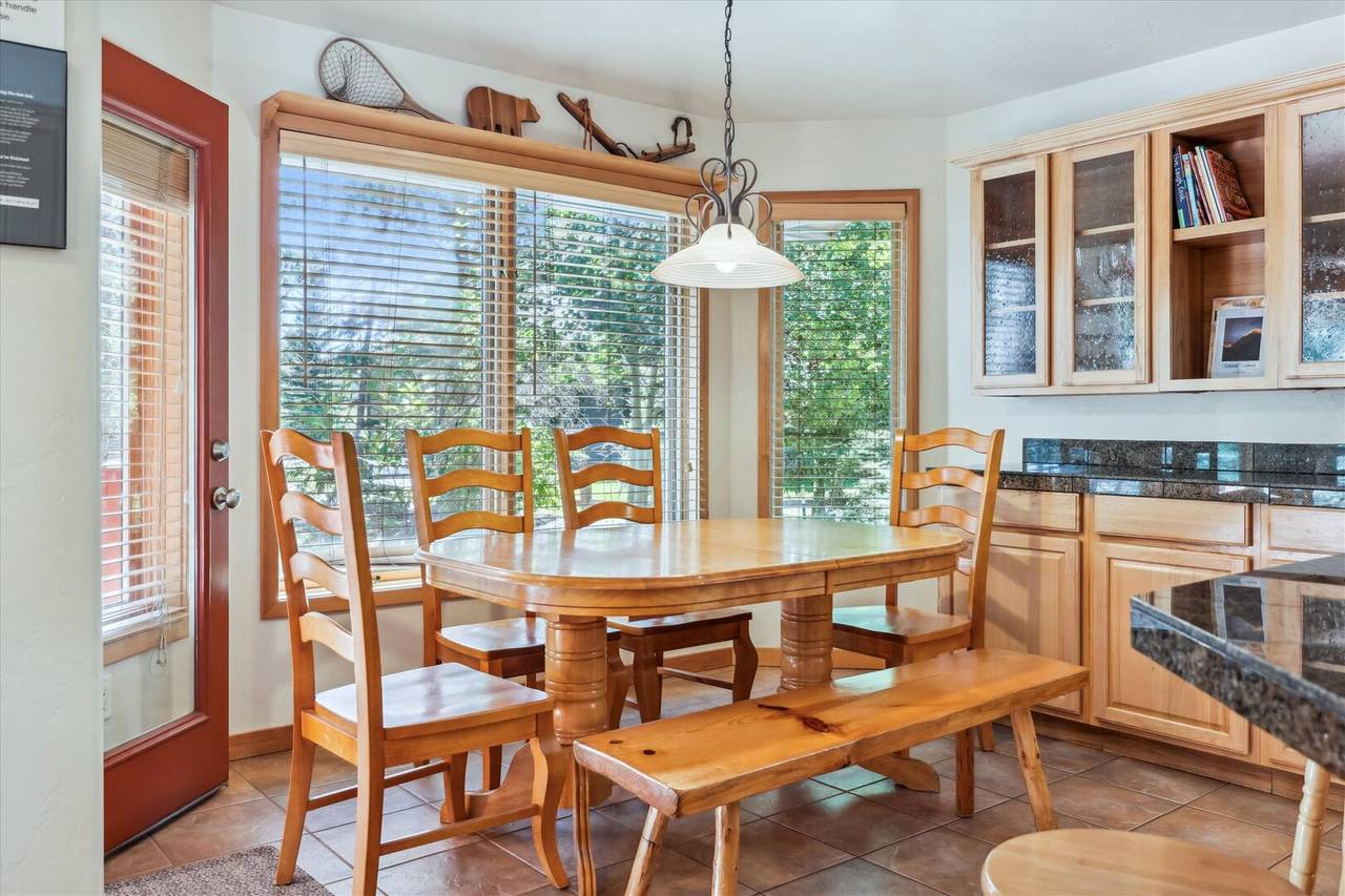 Dining Area - Legend Lake Lookout - Silverthorne Vacation Rental Dining Area - Legend Lake Lookout - Silverthorne Vacation Rental