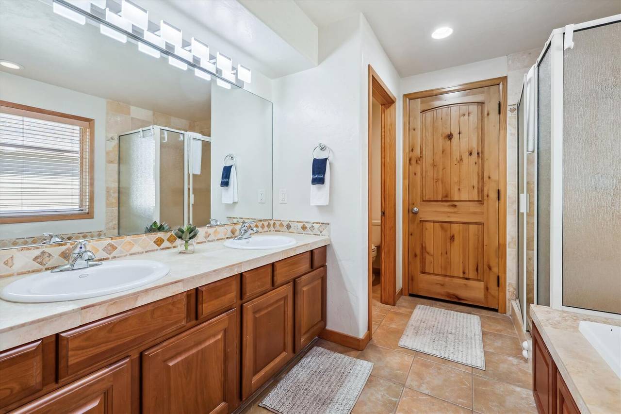 Bathroom - Legend Lake Lookout - Silverthorne Vacation Rental Bathroom - Legend Lake Lookout - Silverthorne Vacation Rental