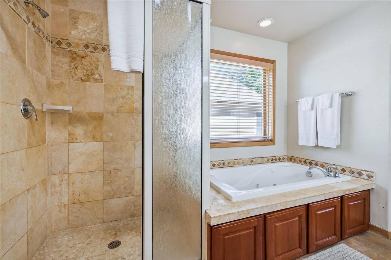 Bathroom - Legend Lake Lookout - Silverthorne Vacation Rental Bathroom - Legend Lake Lookout - Silverthorne Vacation Rental