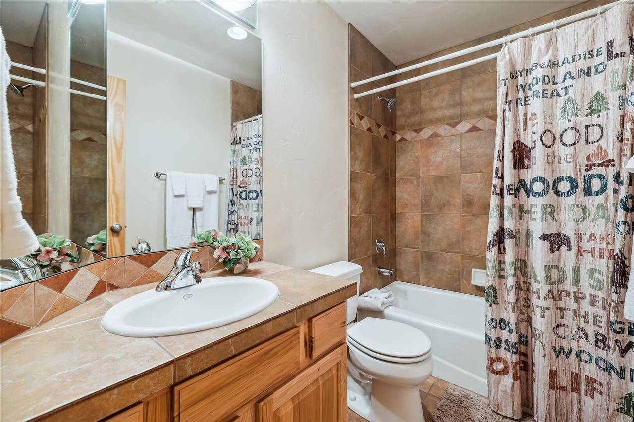 Bathroom - Legend Lake Lookout - Silverthorne Vacation Rental Bathroom - Legend Lake Lookout - Silverthorne Vacation Rental