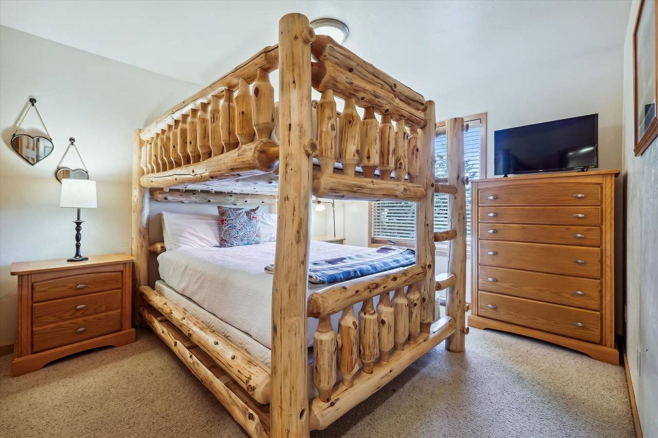 Bedroom - Legend Lake Lookout - Silverthorne Vacation Rental Bedroom - Legend Lake Lookout - Silverthorne Vacation Rental