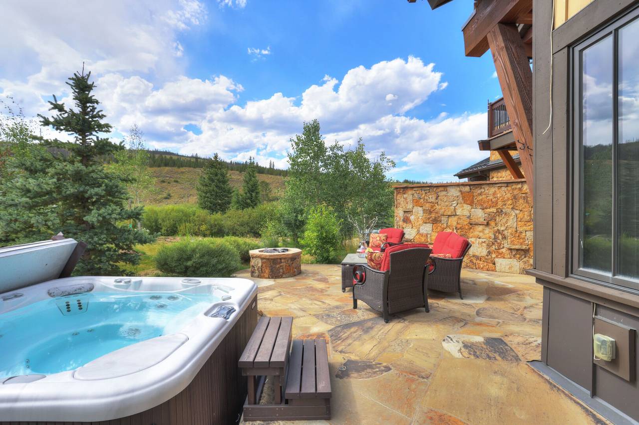 Hot Tub - Lone Star Lodge - Breckenridge Vacation Rental Hot Tub - Lone Star Lodge - Breckenridge Vacation Rental