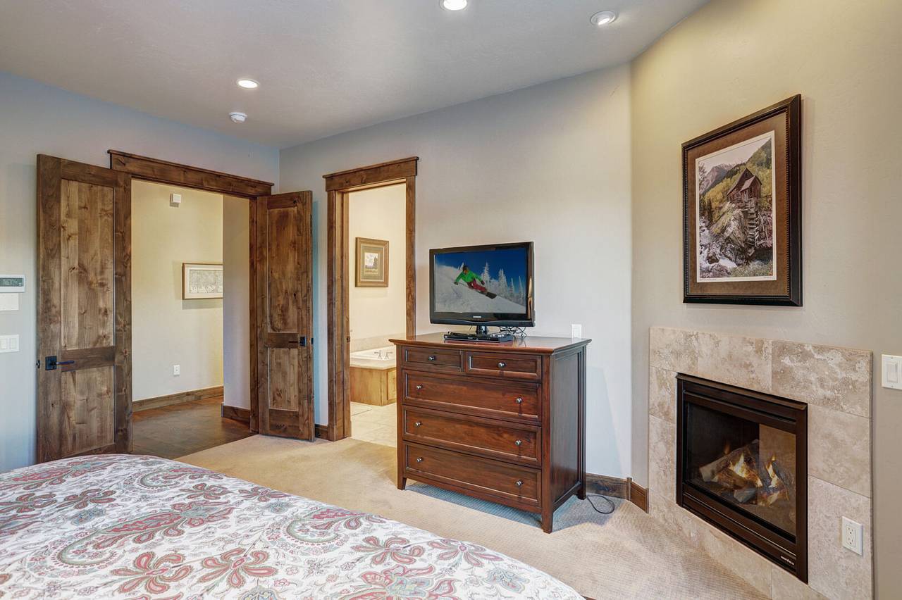 Bedroom - Lone Star Lodge - Breckenridge Vacation Rental Bedroom - Lone Star Lodge - Breckenridge Vacation Rental