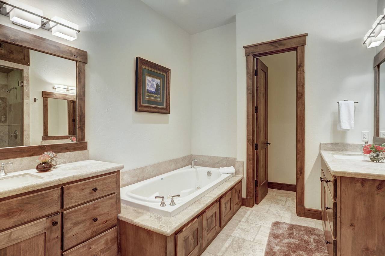 Bathroom - Lone Star Lodge - Breckenridge Vacation Rental Bathroom - Lone Star Lodge - Breckenridge Vacation Rental