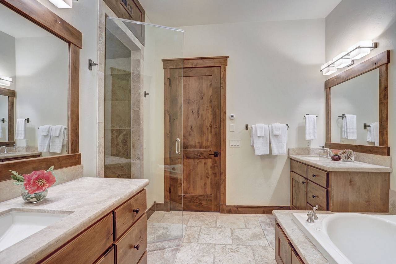 Bathroom - Lone Star Lodge - Breckenridge Vacation Rental Bathroom - Lone Star Lodge - Breckenridge Vacation Rental