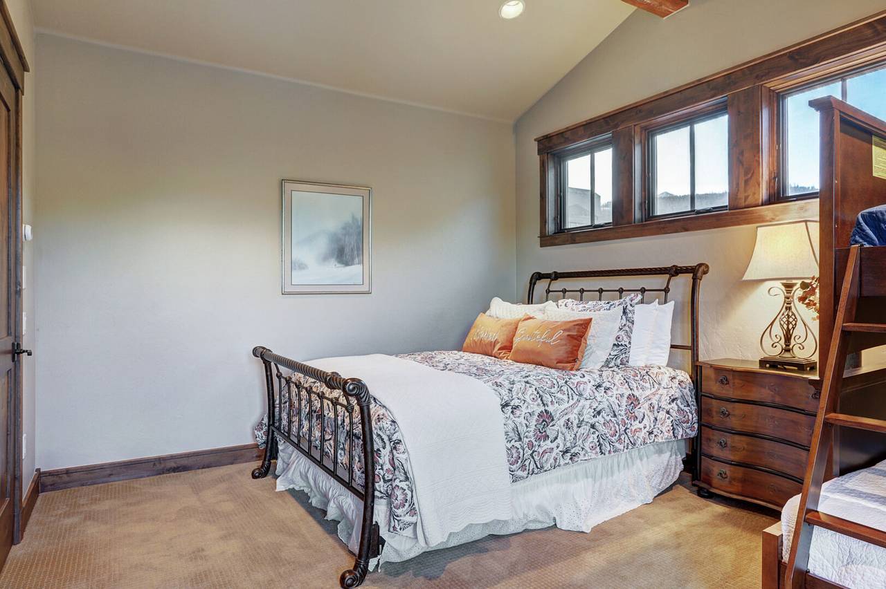 Bedroom - Lone Star Lodge - Breckenridge Vacation Rental Bedroom - Lone Star Lodge - Breckenridge Vacation Rental