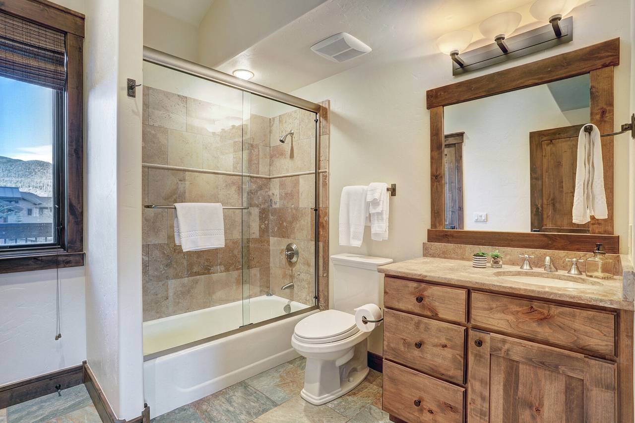 Bathroom - Lone Star Lodge - Breckenridge Vacation Rental Bathroom - Lone Star Lodge - Breckenridge Vacation Rental