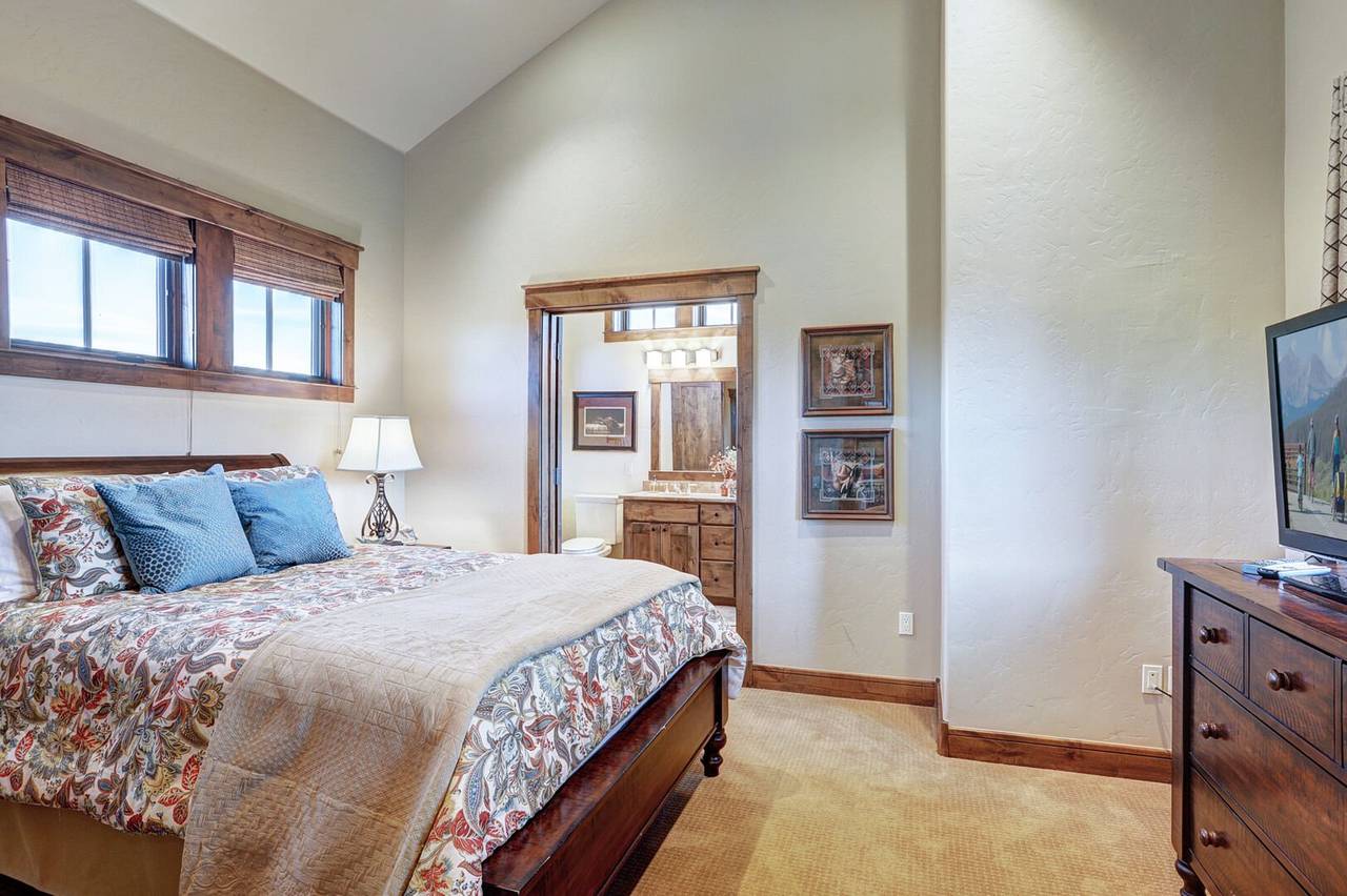 Bedroom - Lone Star Lodge - Breckenridge Vacation Rental Bedroom - Lone Star Lodge - Breckenridge Vacation Rental