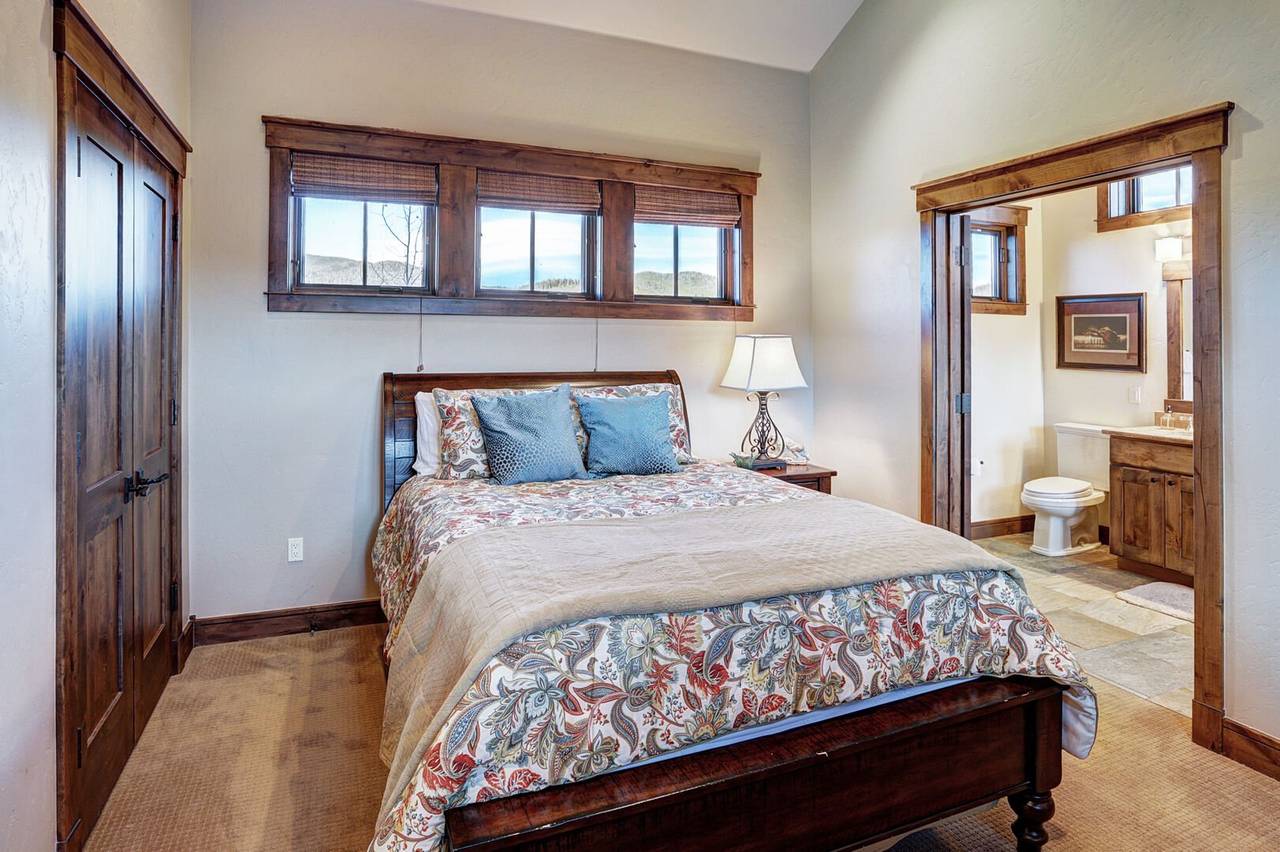 Bedroom - Lone Star Lodge - Breckenridge Vacation Rental Bedroom - Lone Star Lodge - Breckenridge Vacation Rental