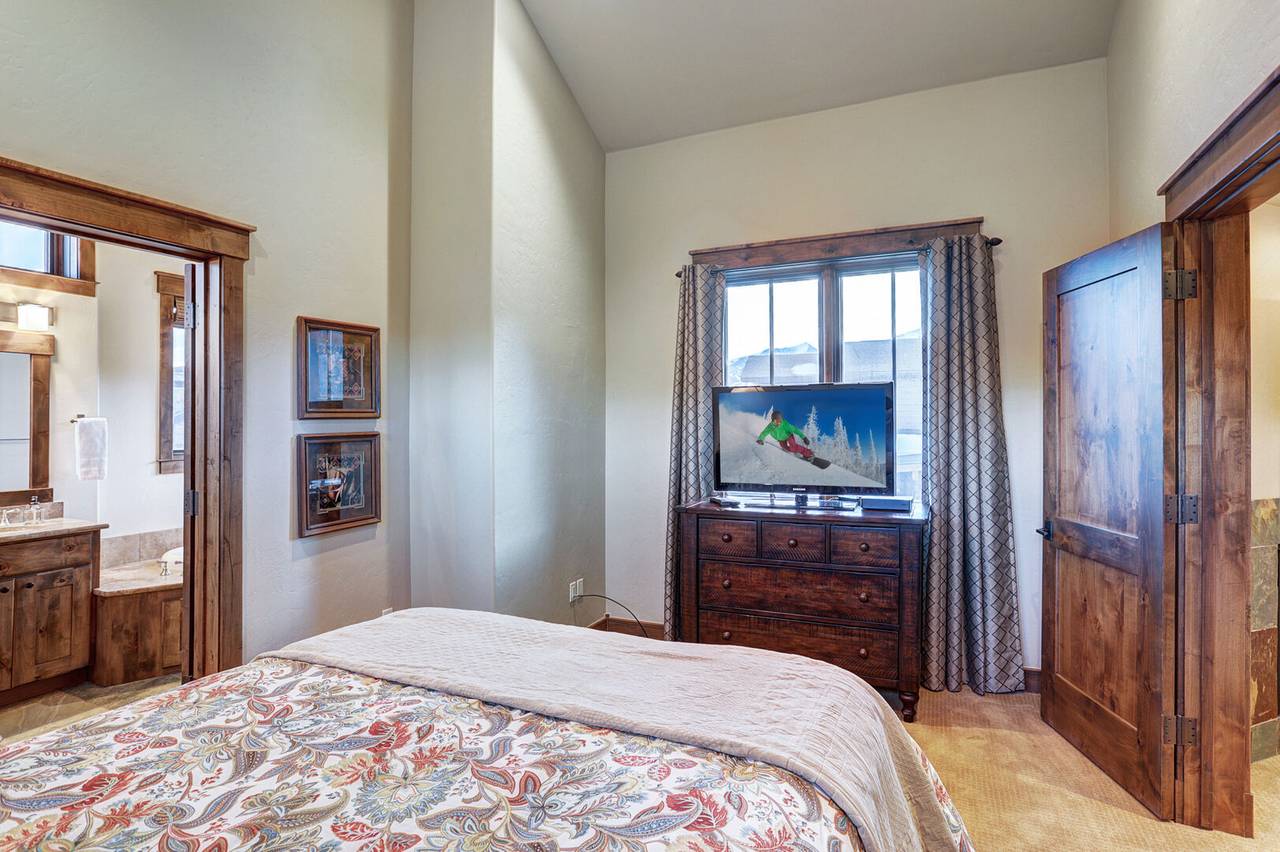 Bedroom - Lone Star Lodge - Breckenridge Vacation Rental Bedroom - Lone Star Lodge - Breckenridge Vacation Rental