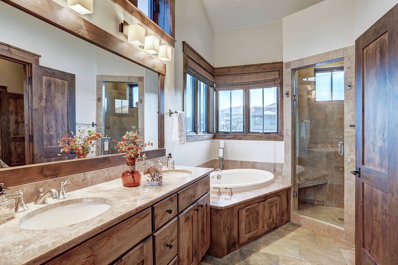 Bathroom - Lone Star Lodge - Breckenridge Vacation Rental Bathroom - Lone Star Lodge - Breckenridge Vacation Rental