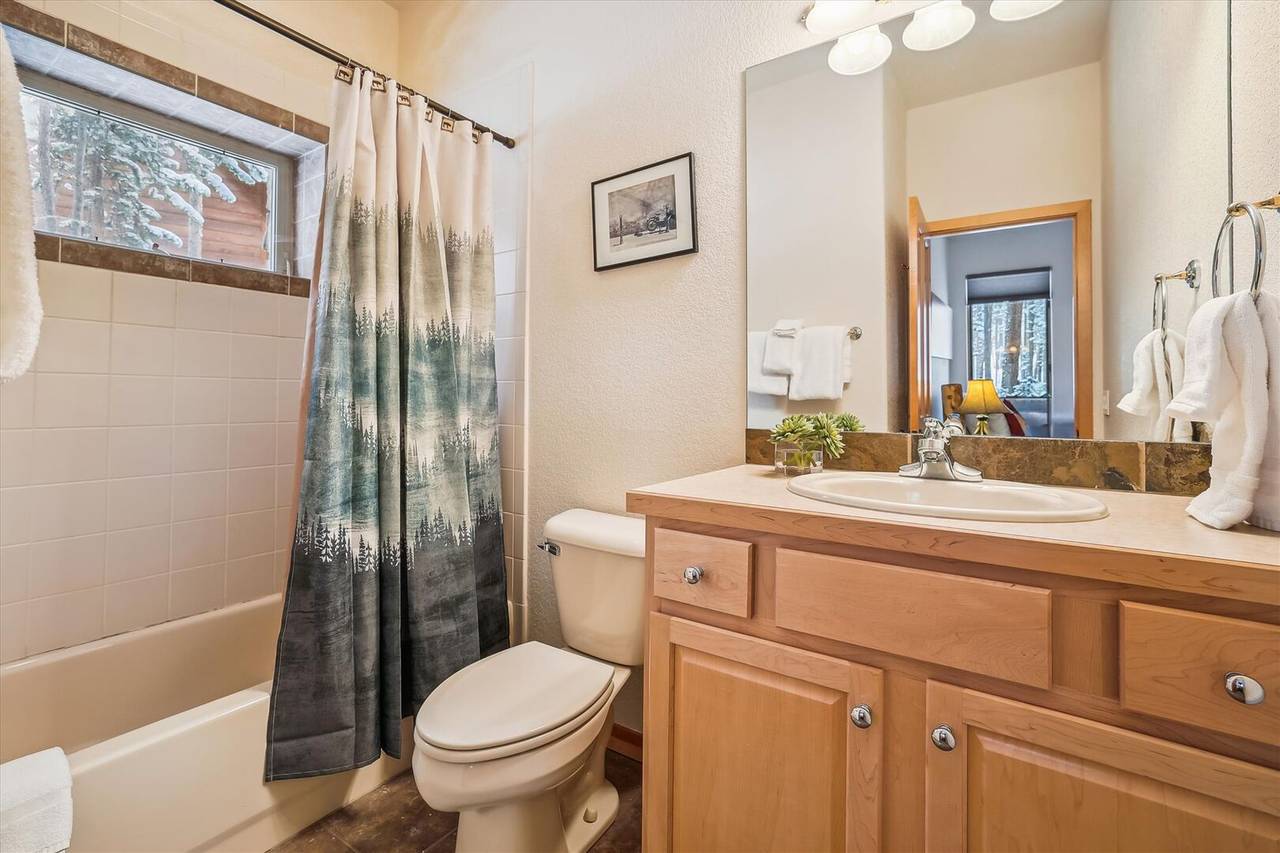 Bathroom - Lupine Chalet - Frisco Vacation Rental Bathroom - Lupine Chalet - Frisco Vacation Rental