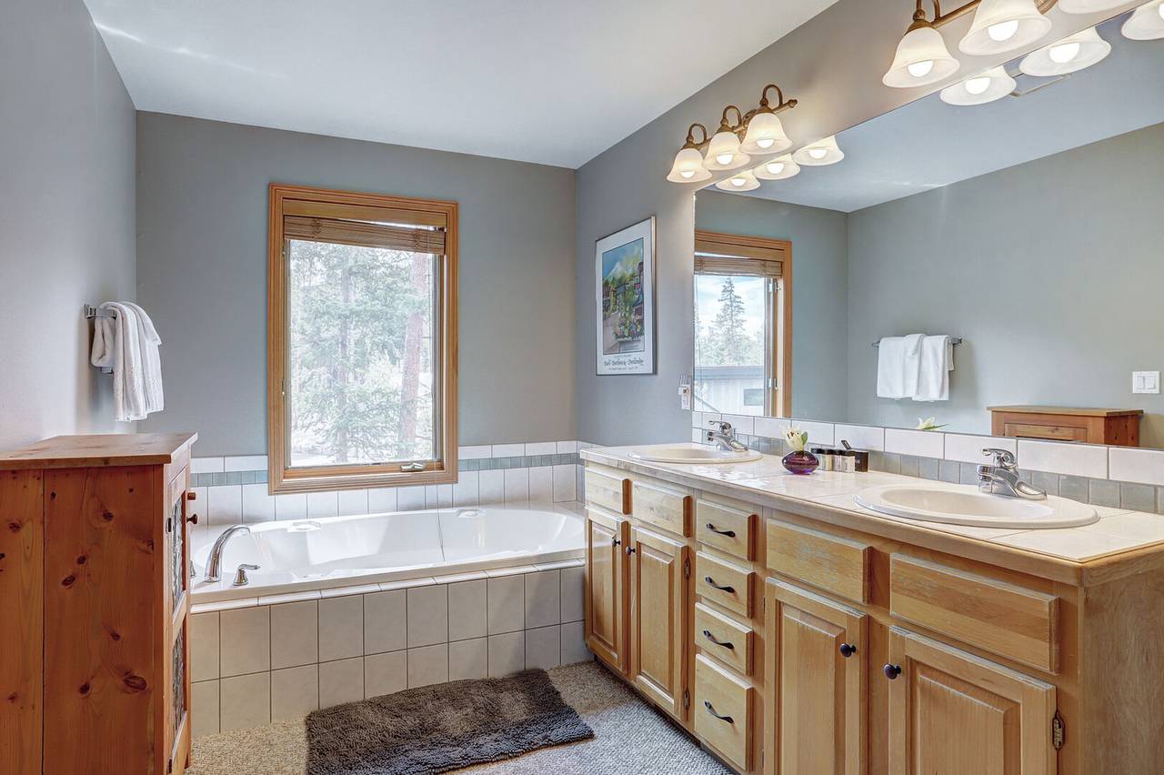 Bathroom - Marble Mountain Retreat - Breckenridge Vacation Rental Bathroom - Marble Mountain Retreat - Breckenridge Vacation Rental