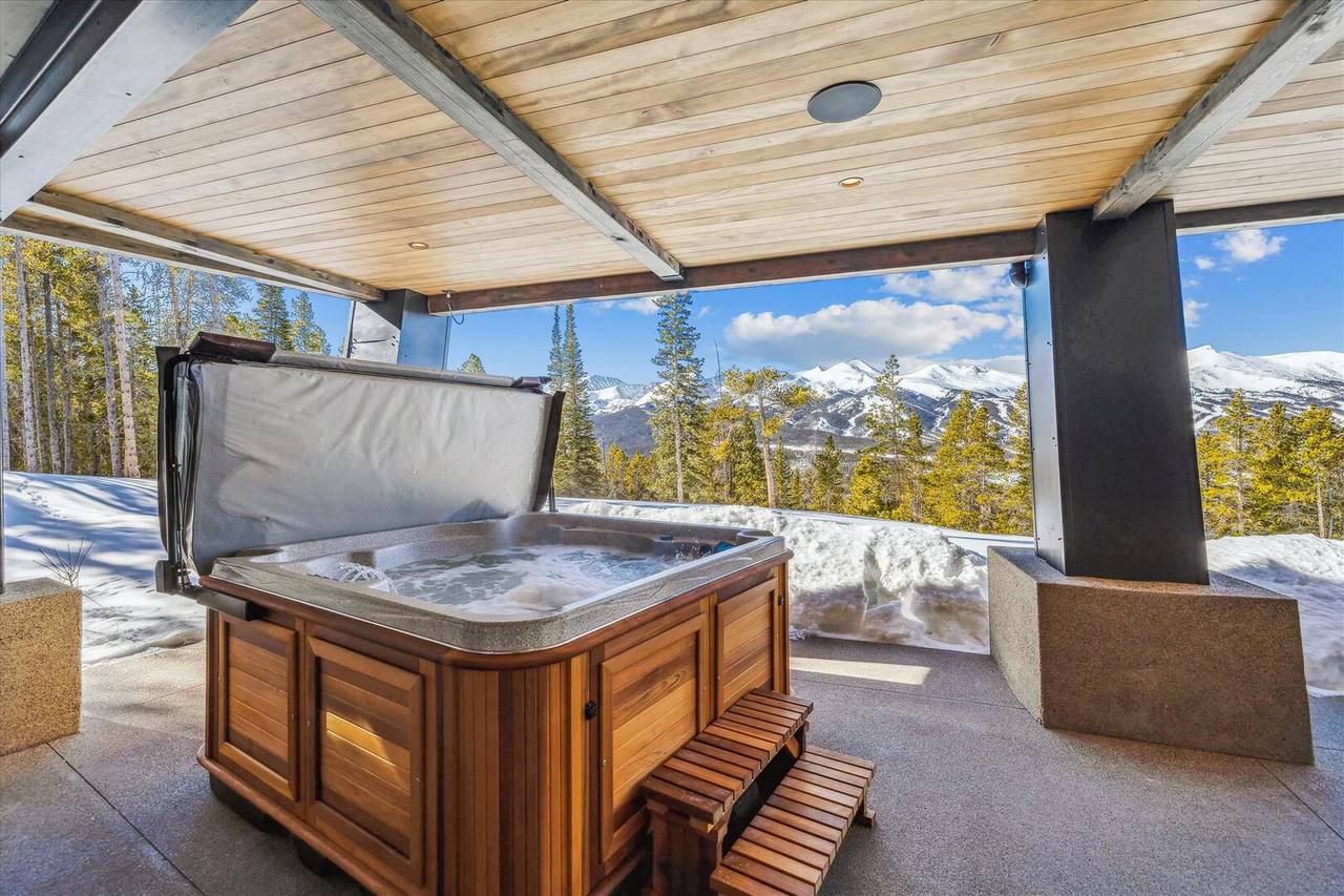 Hot Tub - Modern View Manor - Breckenridge Vacation Rental Hot Tub - Modern View Manor - Breckenridge Vacation Rental