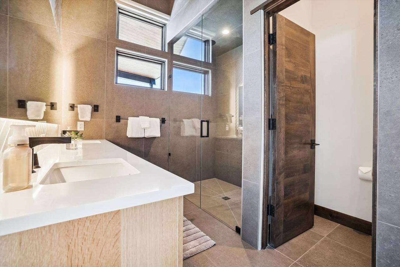 Bathroom - Modern View Manor - Breckenridge Vacation Rental Bathroom - Modern View Manor - Breckenridge Vacation Rental