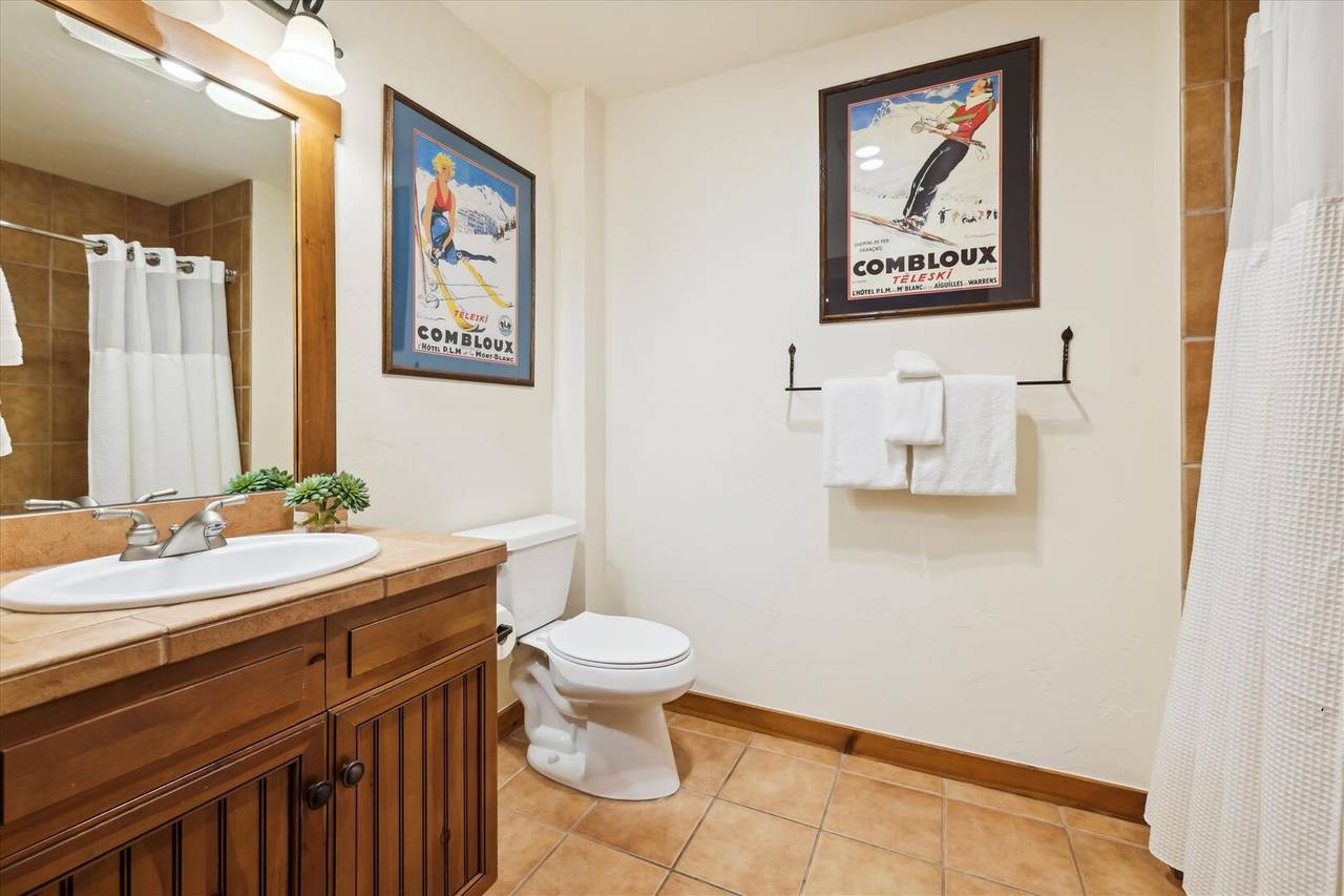 Bathroom - Mountain Thunder Lodge 5104 - Breckenridge Vacation Rental Bathroom - Mountain Thunder Lodge 5104 - Breckenridge Vacation Rental