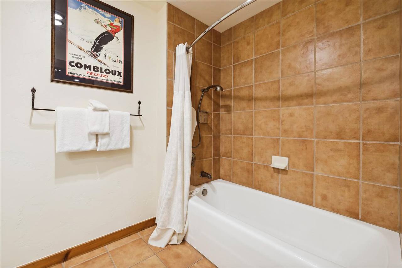 Bathroom - Mountain Thunder Lodge 5104 - Breckenridge Vacation Rental Bathroom - Mountain Thunder Lodge 5104 - Breckenridge Vacation Rental