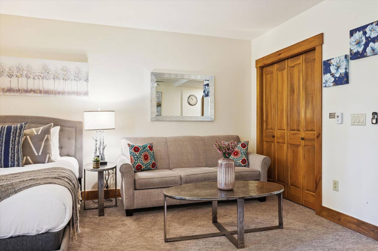 Living Area - Mountain Thunder Lodge 5104 - Breckenridge Vacation Rental Living Area - Mountain Thunder Lodge 5104 - Breckenridge Vacation Rental