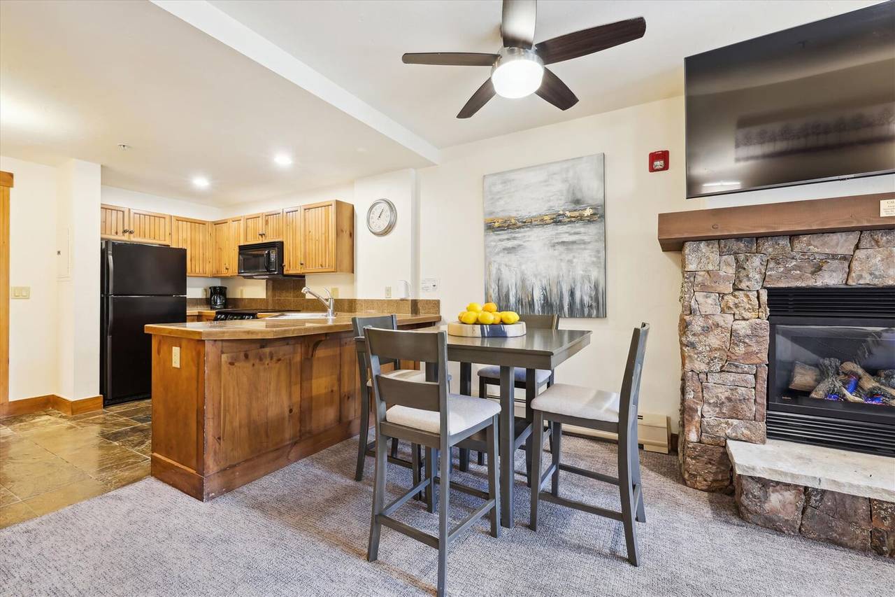 Dining Area - Mountain Thunder Lodge 5104 - Breckenridge Vacation Rental Dining Area - Mountain Thunder Lodge 5104 - Breckenridge Vacation Rental
