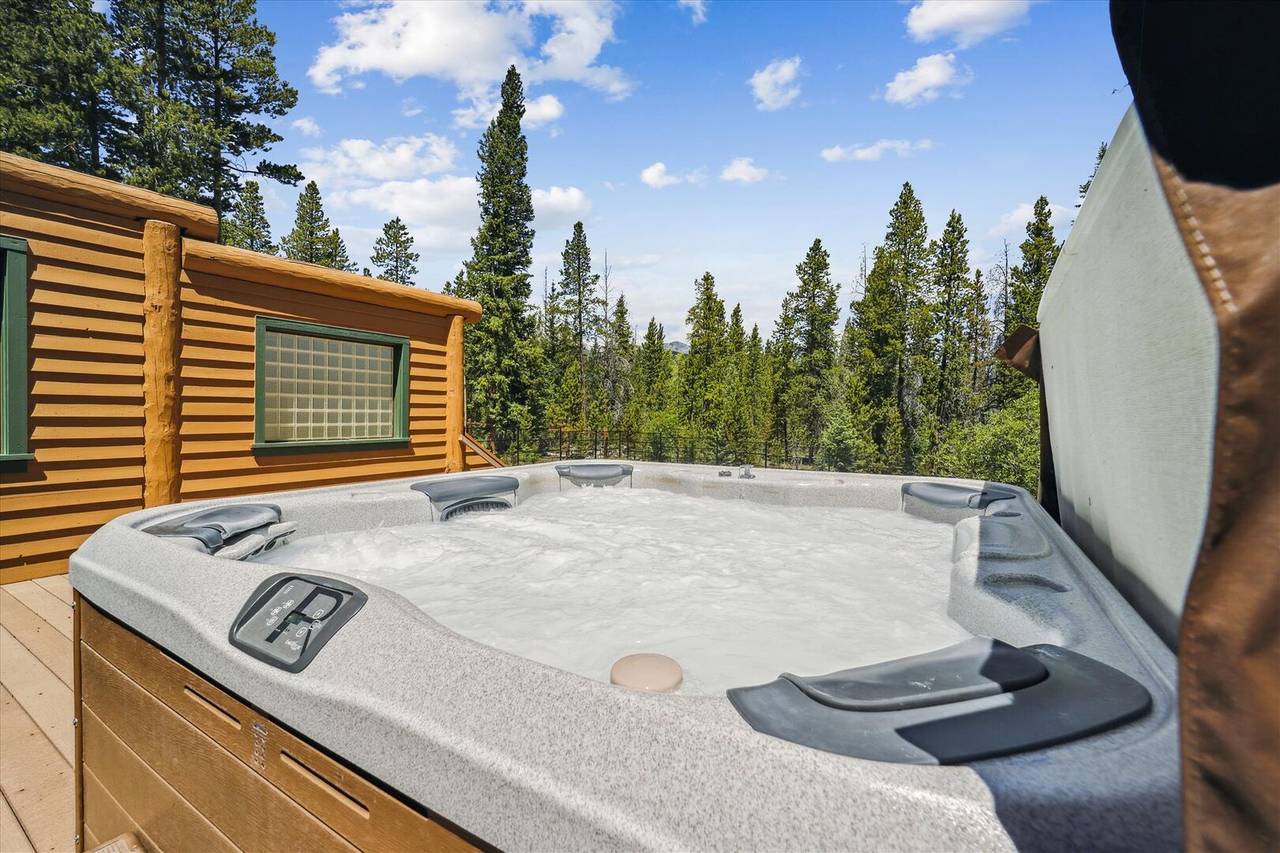 Hot Tub - On The Rocks - Breckenridge Vacation Rental Hot Tub - On The Rocks - Breckenridge Vacation Rental