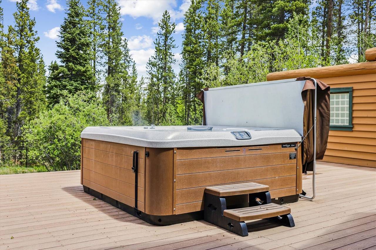 Hot Tub - On The Rocks - Breckenridge Vacation Rental Hot Tub - On The Rocks - Breckenridge Vacation Rental