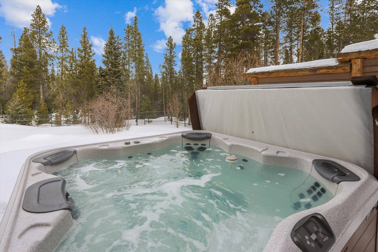 Hot Tub - On The Rocks - Breckenridge Vacation Rental Hot Tub - On The Rocks - Breckenridge Vacation Rental