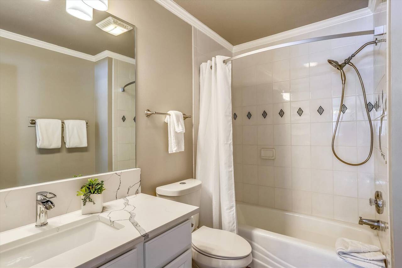 Bathroom - On The Rocks - Breckenridge Vacation Rental Bathroom - On The Rocks - Breckenridge Vacation Rental