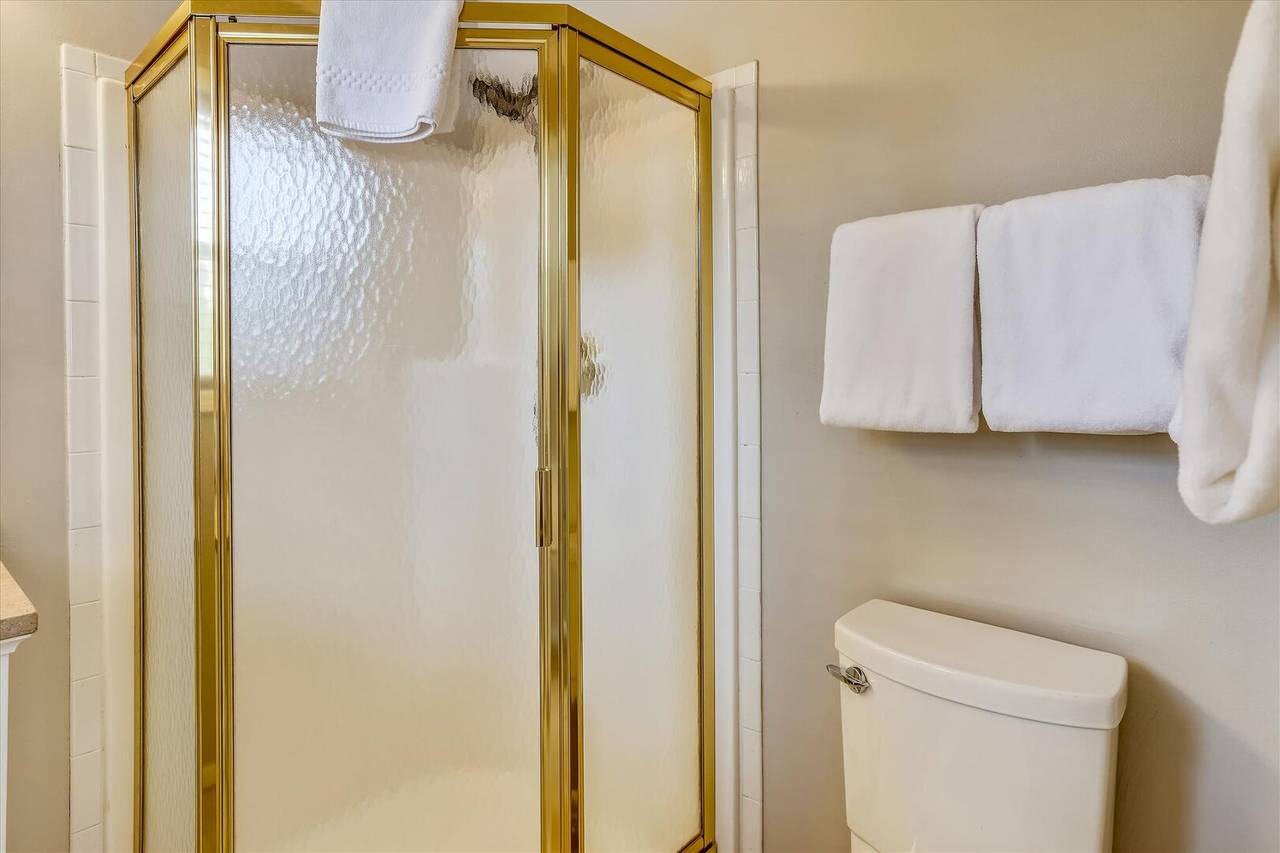 Bathroom - On The Rocks - Breckenridge Vacation Rental Bathroom - On The Rocks - Breckenridge Vacation Rental