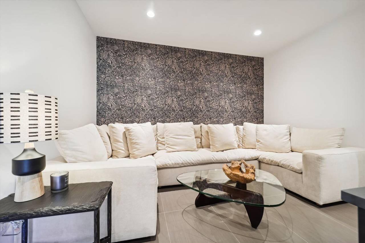 Living Area - Outside The Bubble - Breckenridge Vacation Rental Living Area - Outside The Bubble - Breckenridge Vacation Rental