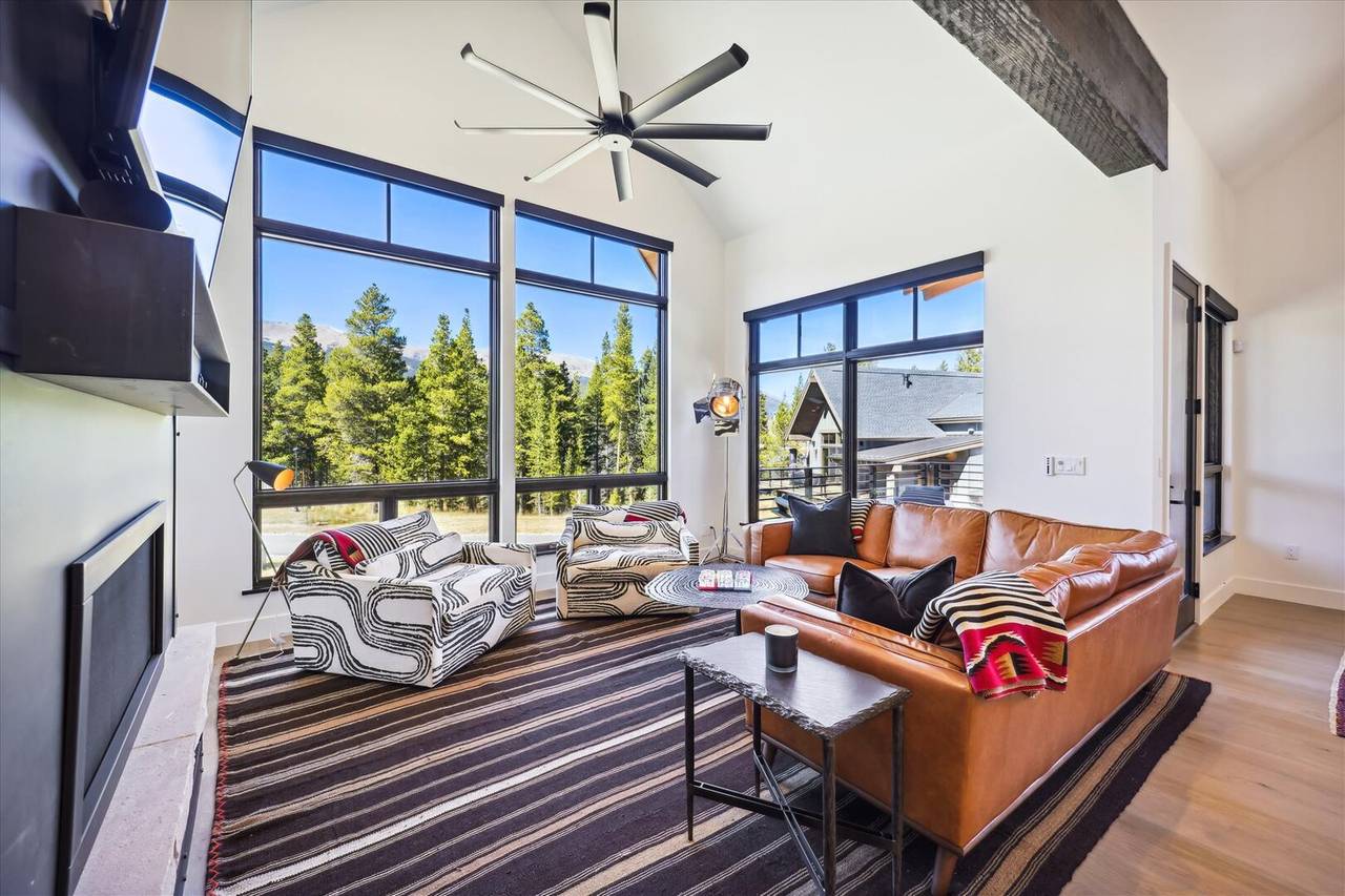 Living Area - Outside The Bubble - Breckenridge Vacation Rental Living Area - Outside The Bubble - Breckenridge Vacation Rental