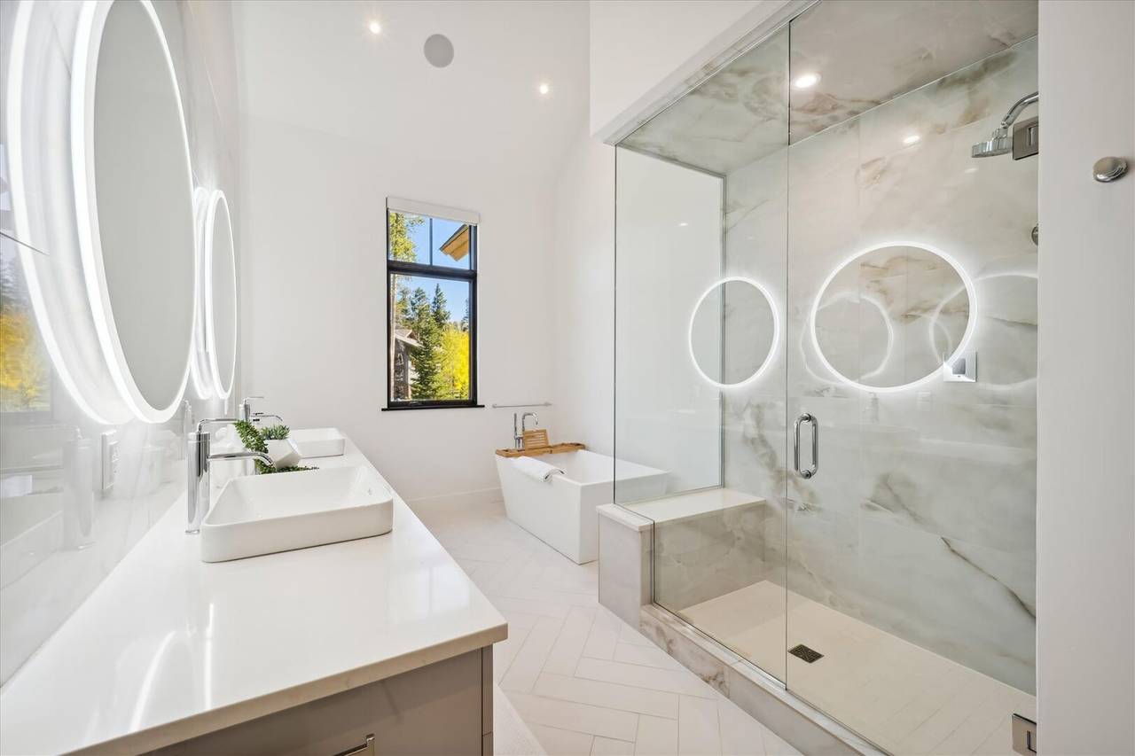 Bathroom - Outside The Bubble - Breckenridge Vacation Rental Bathroom - Outside The Bubble - Breckenridge Vacation Rental