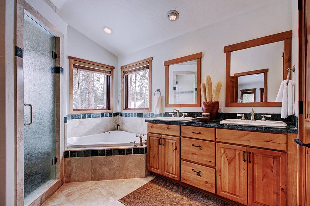 Bathroom - Pine Needle Lodge - Breckenridge Vacation Rental Bathroom - Pine Needle Lodge - Breckenridge Vacation Rental