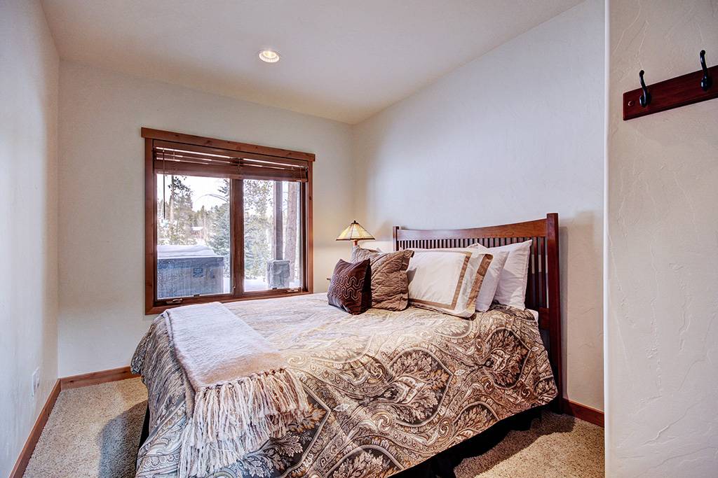 Bedroom - Pine Needle Lodge - Breckenridge Vacation Rental Bedroom - Pine Needle Lodge - Breckenridge Vacation Rental