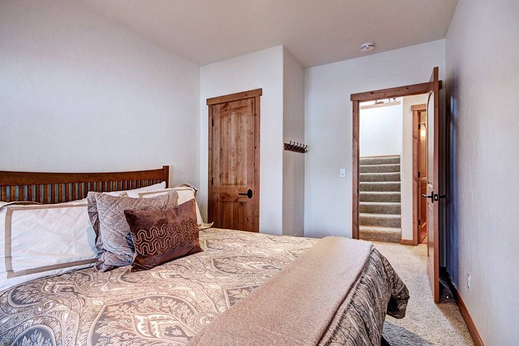 Bedroom - Pine Needle Lodge - Breckenridge Vacation Rental Bedroom - Pine Needle Lodge - Breckenridge Vacation Rental