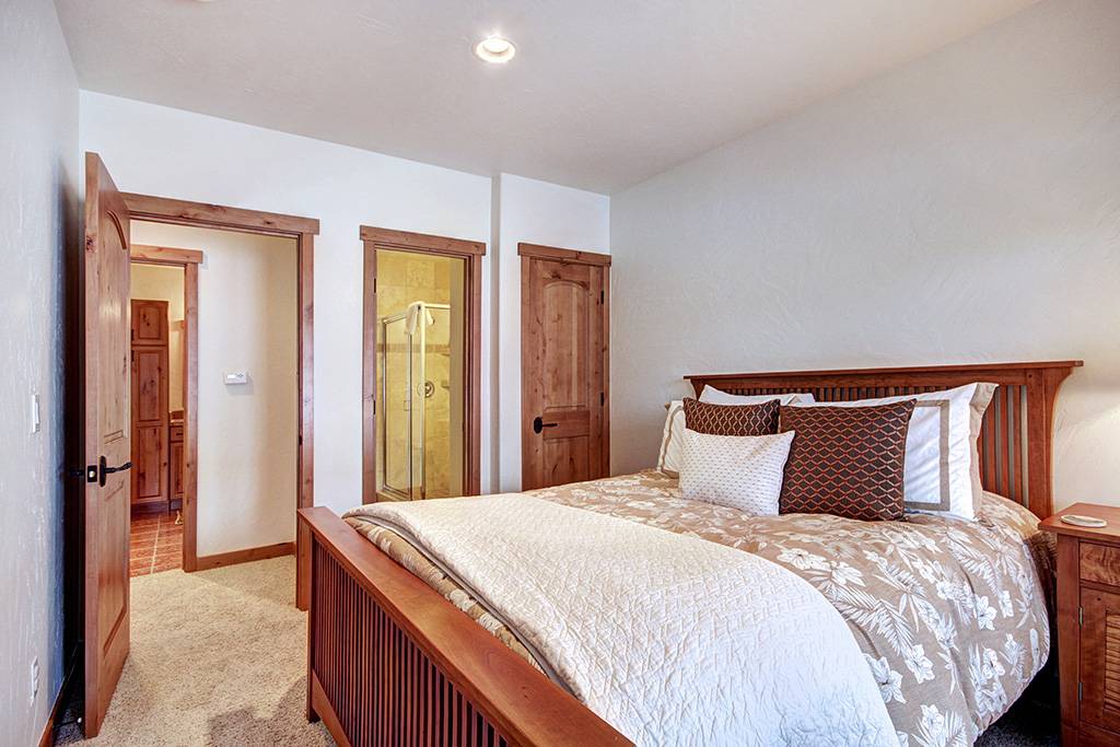 Bedroom - Pine Needle Lodge - Breckenridge Vacation Rental Bedroom - Pine Needle Lodge - Breckenridge Vacation Rental
