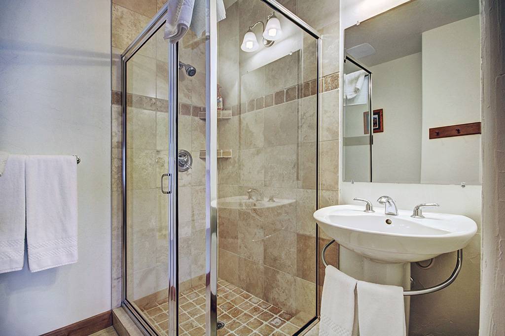 Bathroom - Pine Needle Lodge - Breckenridge Vacation Rental Bathroom - Pine Needle Lodge - Breckenridge Vacation Rental