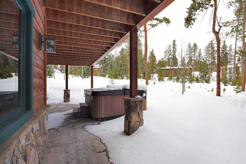 Hot Tub - Pine Needle Lodge - Breckenridge Vacation Rental Hot Tub - Pine Needle Lodge - Breckenridge Vacation Rental