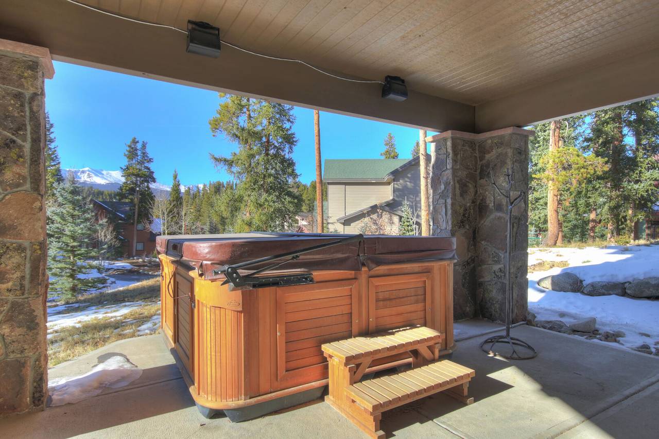 Hot Tub - Riverwood Retreat - Breckenridge Vacation Rental Hot Tub - Riverwood Retreat - Breckenridge Vacation Rental