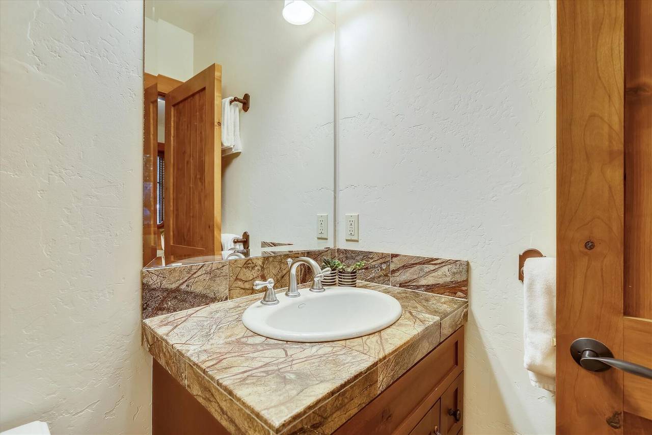 Bathroom - Shock Hill Retreat - Breckenridge Vacation Rental Bathroom - Shock Hill Retreat - Breckenridge Vacation Rental