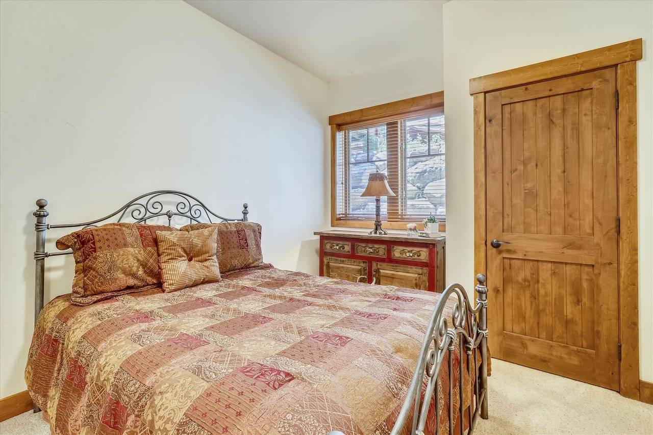 Bedroom - Shock Hill Retreat - Breckenridge Vacation Rental Bedroom - Shock Hill Retreat - Breckenridge Vacation Rental