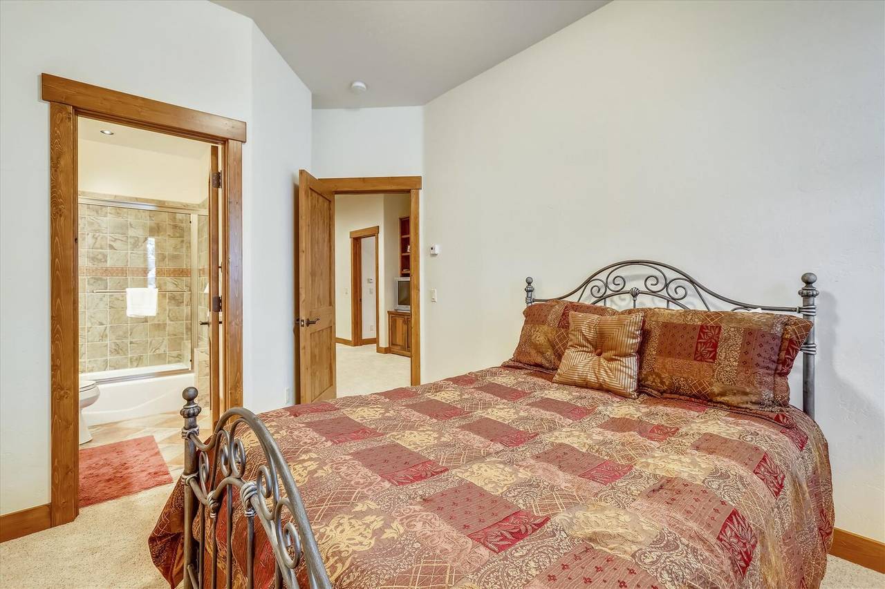 Bedroom - Shock Hill Retreat - Breckenridge Vacation Rental Bedroom - Shock Hill Retreat - Breckenridge Vacation Rental