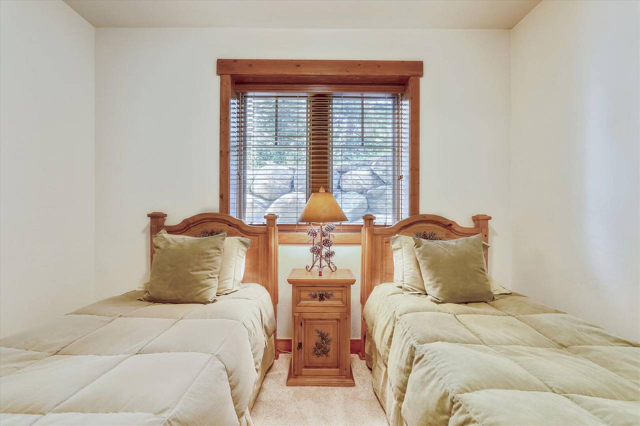 Bedroom - Shock Hill Retreat - Breckenridge Vacation Rental Bedroom - Shock Hill Retreat - Breckenridge Vacation Rental